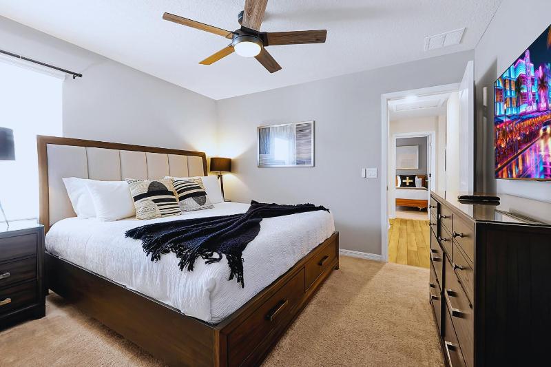 4273 LANA AVENUE 8BEDS - image 12