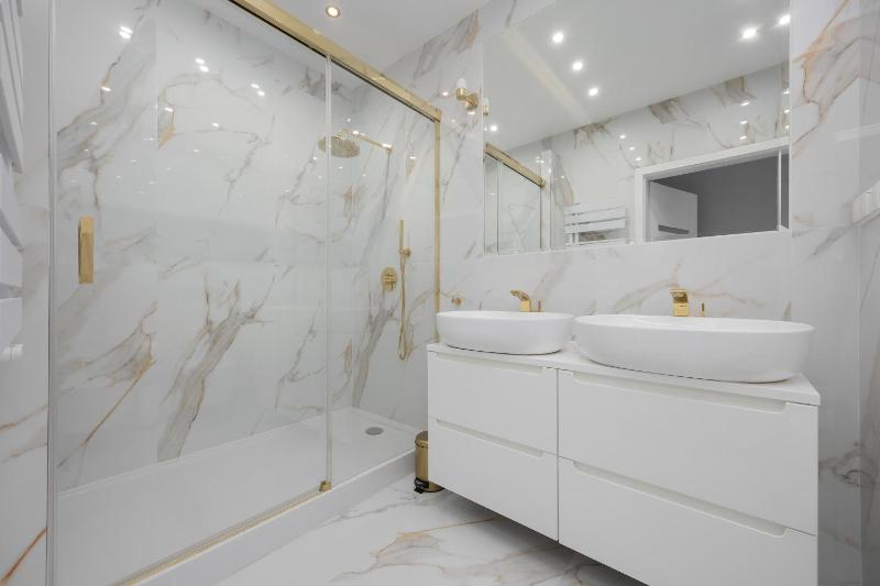 Teodorowicza Elegant Apartment with Parking in Warsaw by Noclegi Renters - image 9