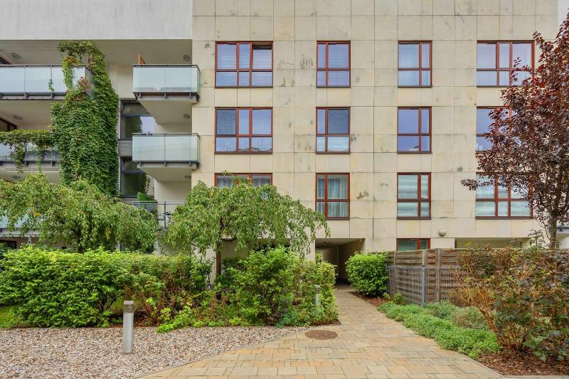 Teodorowicza Elegant Apartment with Parking in Warsaw by Noclegi Renters - image 6