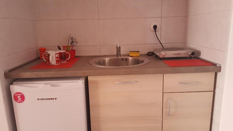 Hibiscus Guest House - image 12