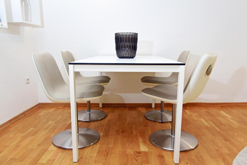 Studio Apartment image 3
