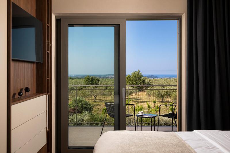 Luxury Villa Puerto de Paz for 8 people near Fazana with 60 m2 private heated pool sauna mini-golf & sea view - image 14