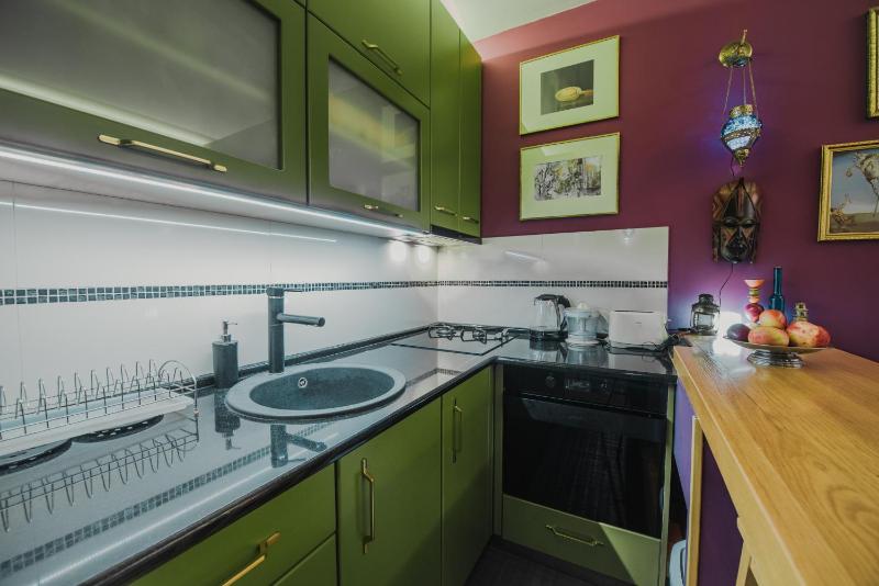 City Center Apartment with parking - image 3