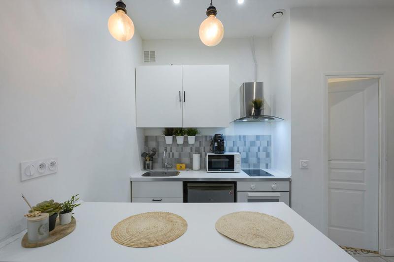 Apartment in the heart of the Old Port Marseille - image 2