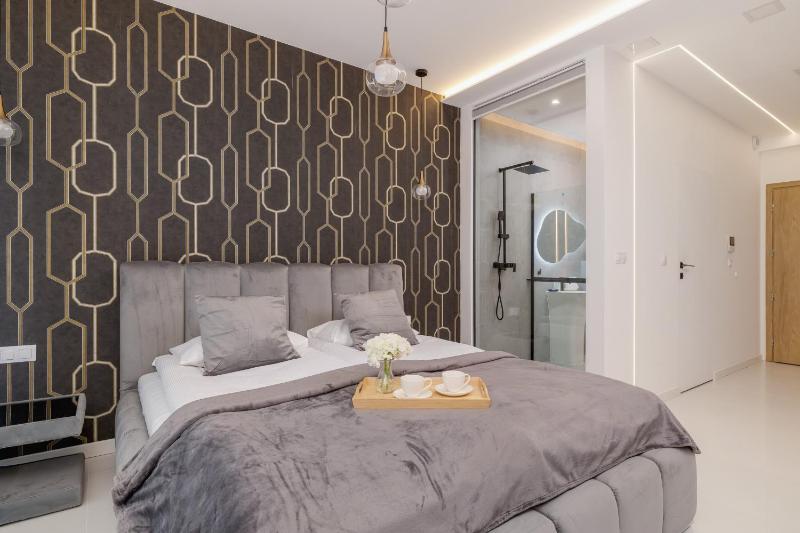 Eleganckie Apartamenty Zabrska z Parkingiem w Centrum Katowic Przy Rynku by Noclegi Renters - image 16