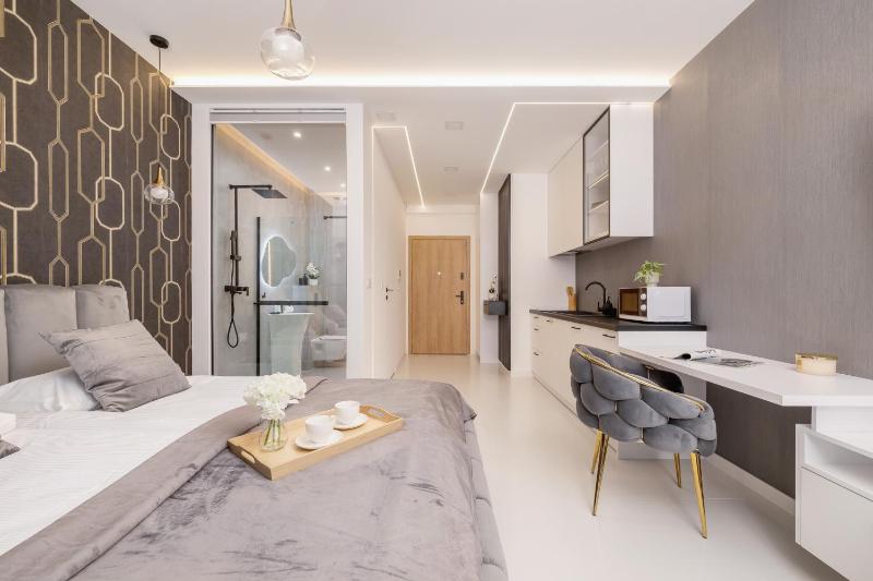 Eleganckie Apartamenty Zabrska z Parkingiem w Centrum Katowic Przy Rynku by Noclegi Renters - image 33