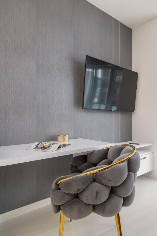 Eleganckie Apartamenty Zabrska z Parkingiem w Centrum Katowic Przy Rynku by Noclegi Renters - image 3