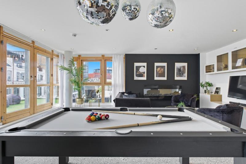 Penthouse Noir - Wyndale Living - Central BHam 2BR - image 2