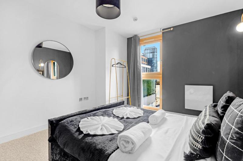 Penthouse Noir - Wyndale Living - Central BHam 2BR - image 7