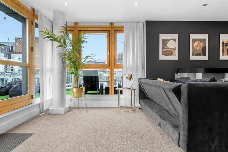 Penthouse Noir - Wyndale Living - Central BHam 2BR - image 11