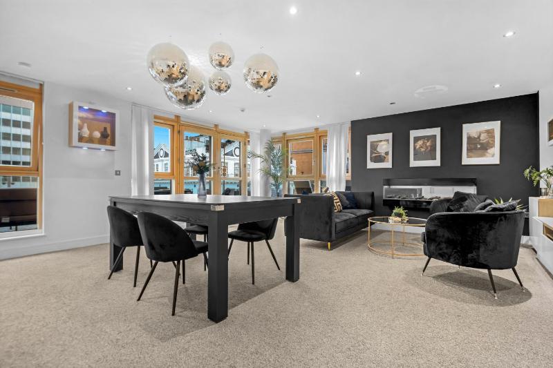Penthouse Noir - Wyndale Living - Central BHam 2BR - image 40