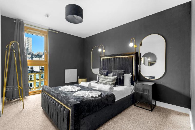 Penthouse Noir - Wyndale Living - Central BHam 2BR - image 48