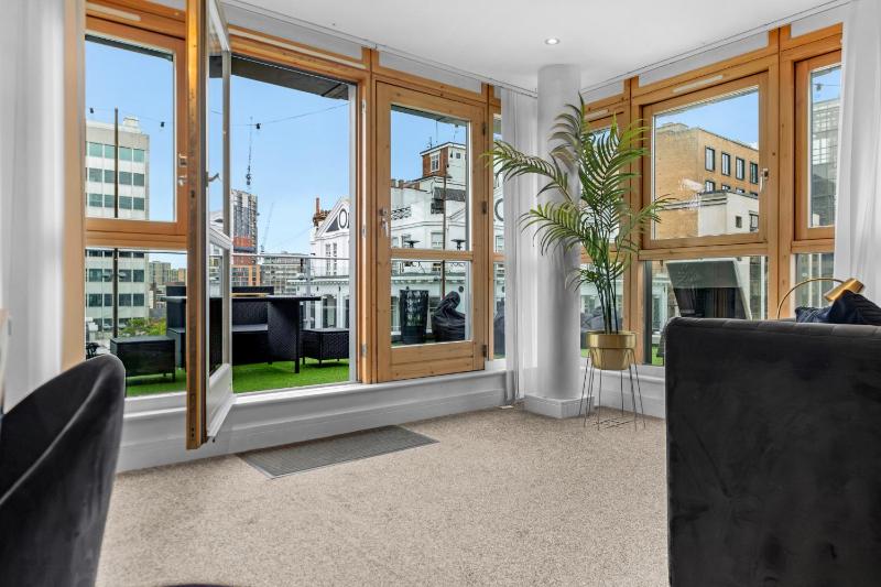 Penthouse Noir - Wyndale Living - Central BHam 2BR - image 36
