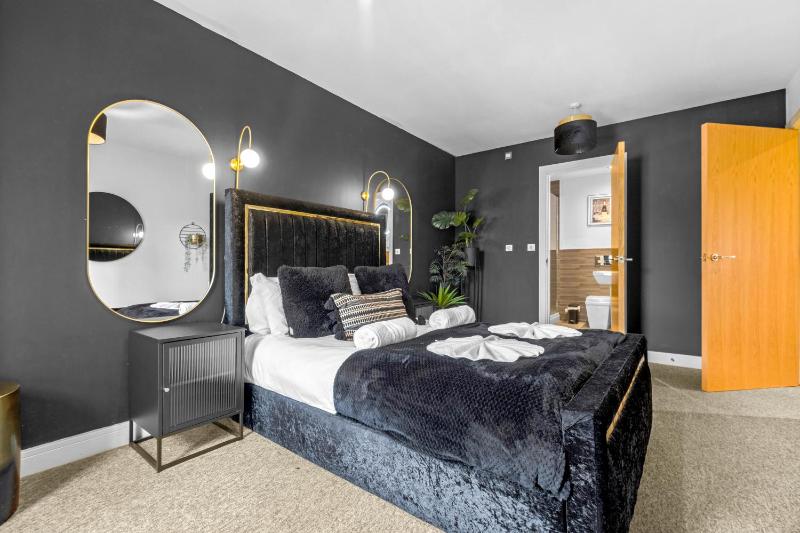 Penthouse Noir - Wyndale Living - Central BHam 2BR - image 34