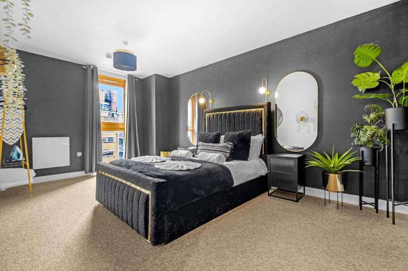 Penthouse Noir - Wyndale Living - Central BHam 2BR - image 25