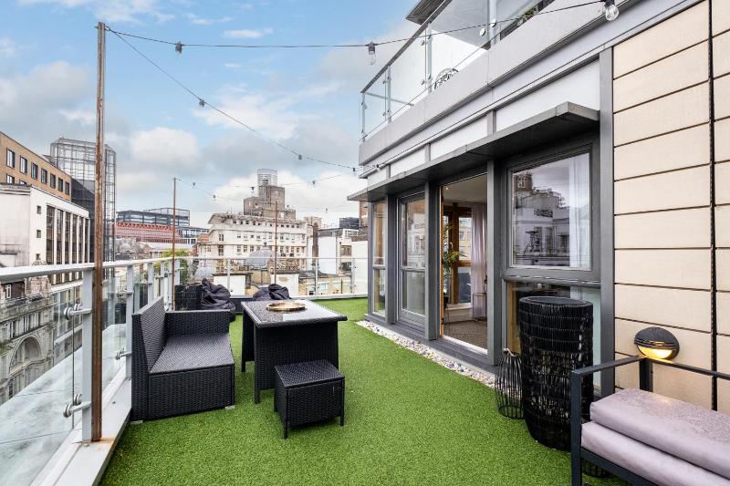 Penthouse Noir - Wyndale Living - Central BHam 2BR - image 24