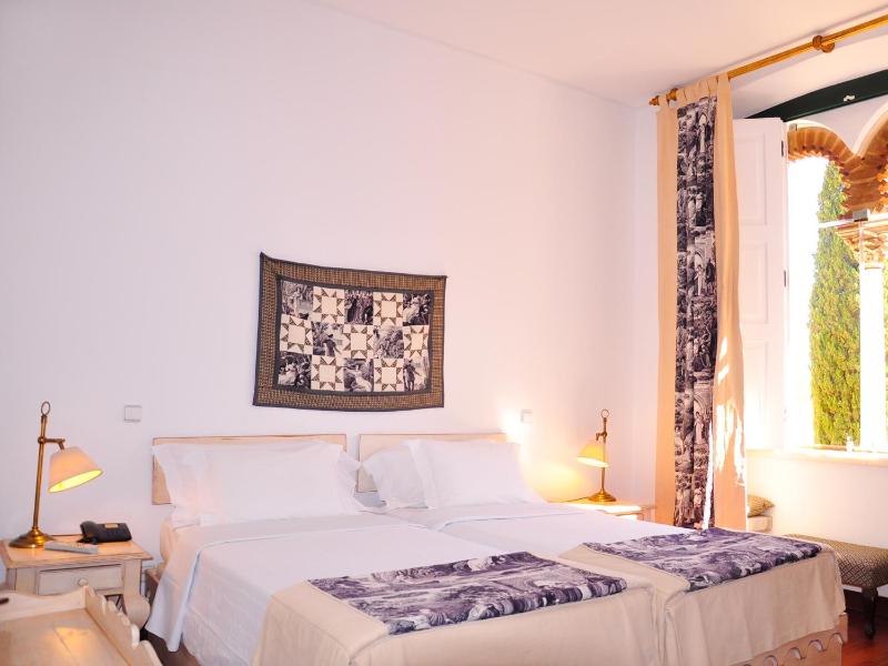 Standard Twin Room image 3