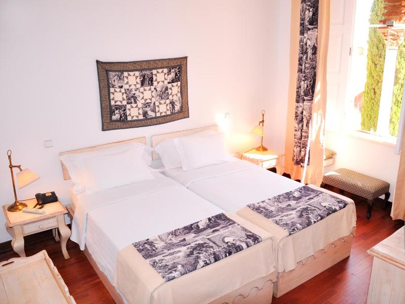 Standard Twin Room image 2