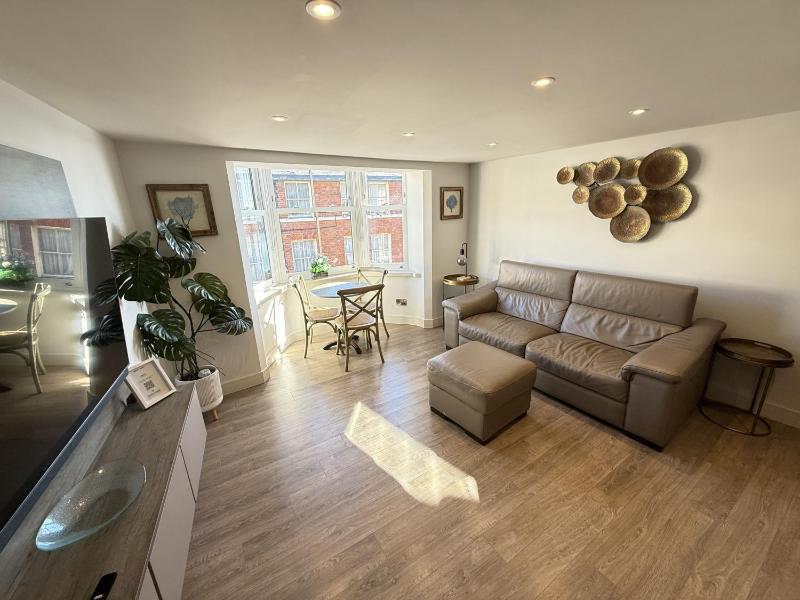 Merchants Quarters - Laguz - Stunning Apartment with Harbour and Sea views - free roof top terrace with sea and harbour view and central location to beaches amenities restaurants and harbour - image 13