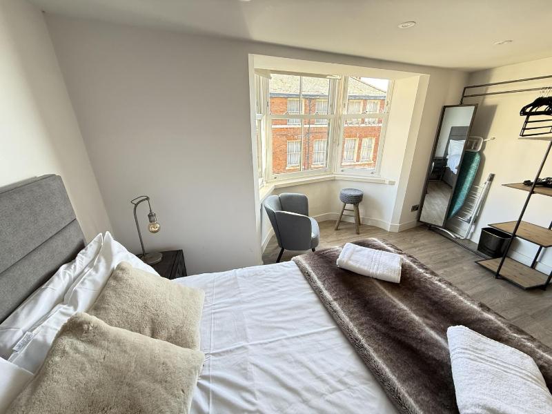 Merchants Quarters - Laguz - Stunning Apartment with Harbour and Sea views - free roof top terrace with sea and harbour view and central location to beaches amenities restaurants and harbour - image 6