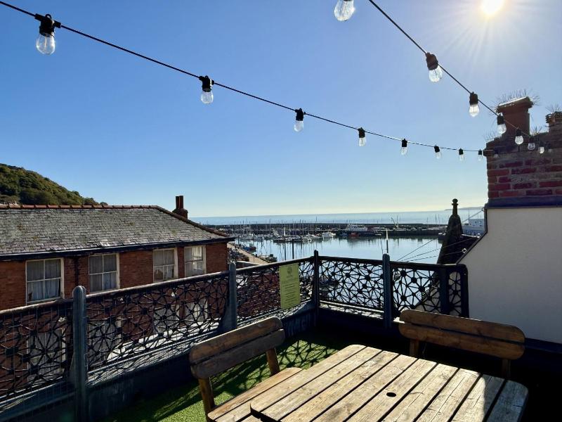 Merchants Quarters - Laguz - Stunning Apartment with Harbour and Sea views - free roof top terrace with sea and harbour view and central location to beaches amenities restaurants and harbour - image 32