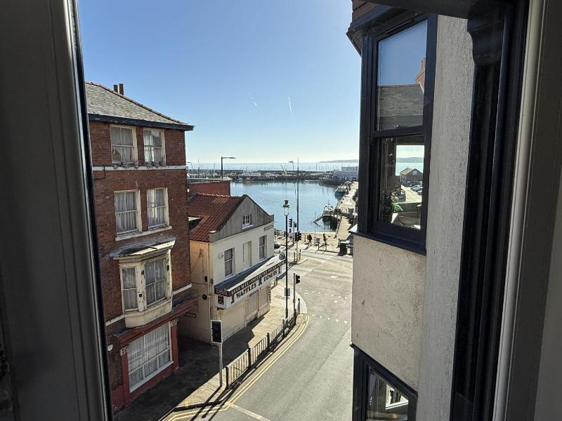 Merchants Quarters - Laguz & Othala - Two Stunning Apartments in one booking - both with Harbour and Sea views - free roof top terrace with sea and harbour view and central location to beaches amenities restaurants and harbour - image 9
