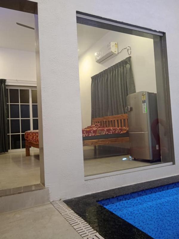 The Royal Ascot Holiday Home Room with attached indoor private pool - image 7