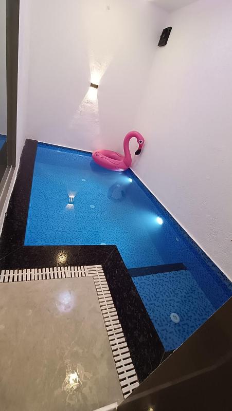 The Royal Ascot Holiday Home Room with attached indoor private pool - image 9