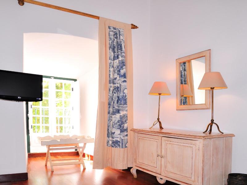 Two Connecting Double or Twin Rooms image 3