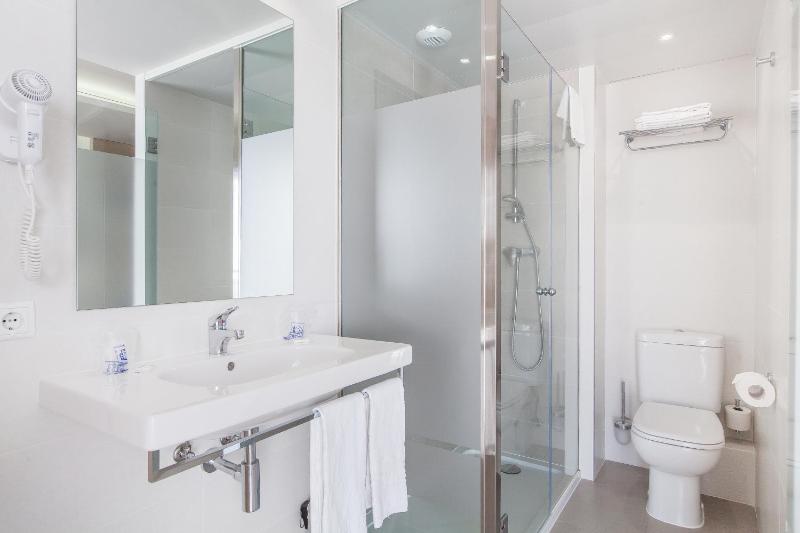 Single Room with Balcony image 3