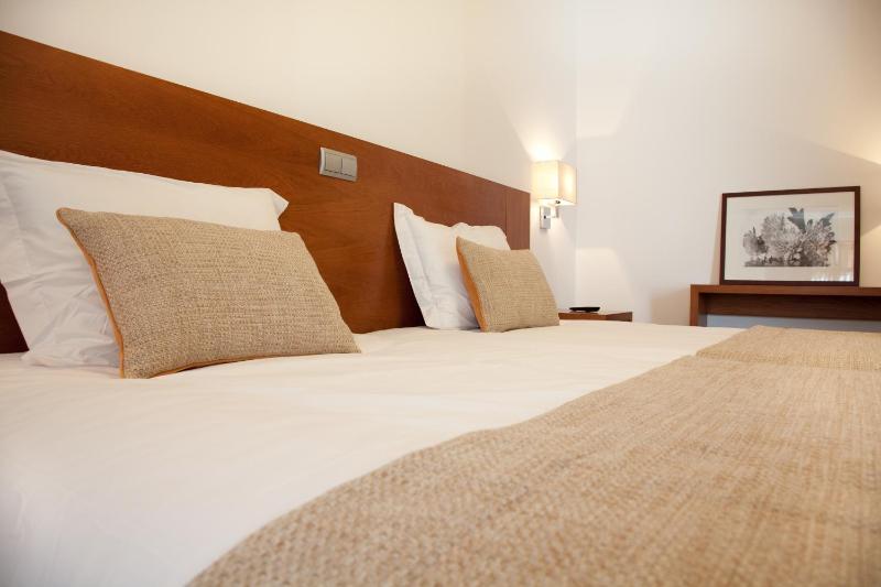 One-Bedroom Apartment image 3