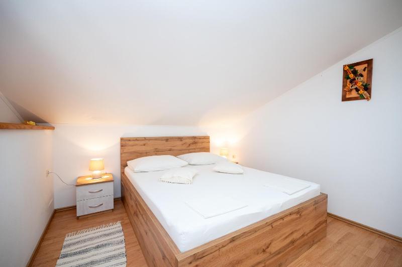Apartments with parking space Lopar Rab - 23736 - image 40