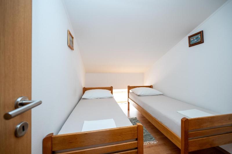 Apartments with parking space Lopar Rab - 23736 - image 6
