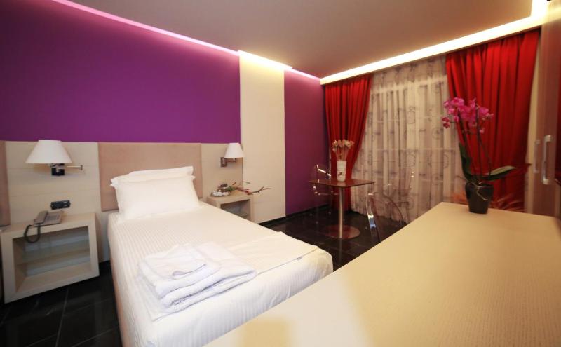 Deluxe Double Room image 2