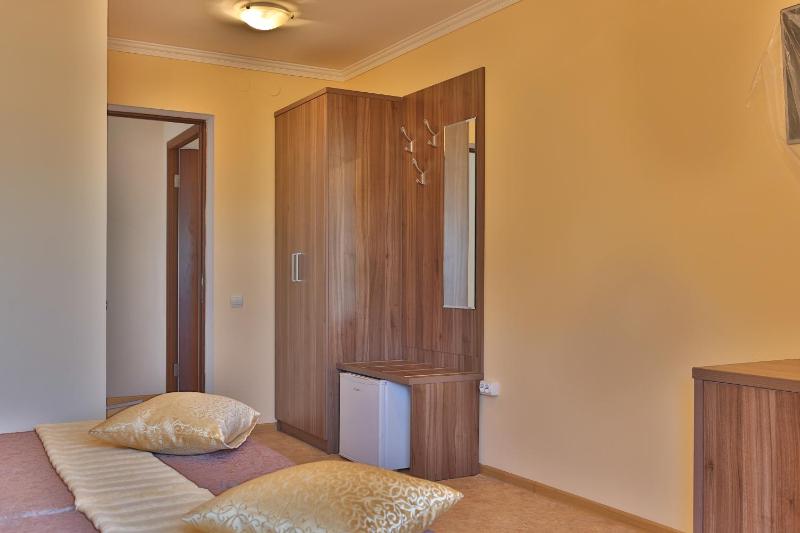 Standard Double or Twin Room image 2