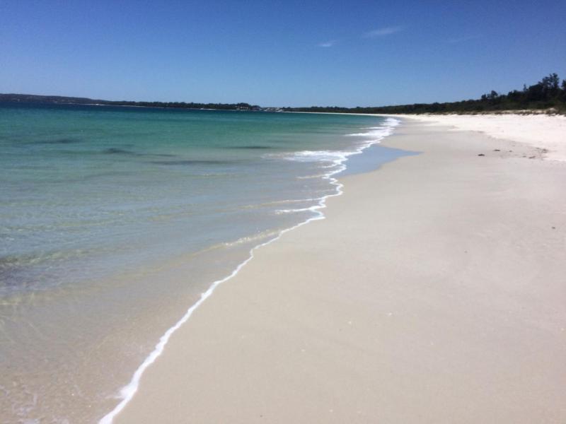 Happy House - Pet Friendly - 5 Min Walk to Beach - image 18