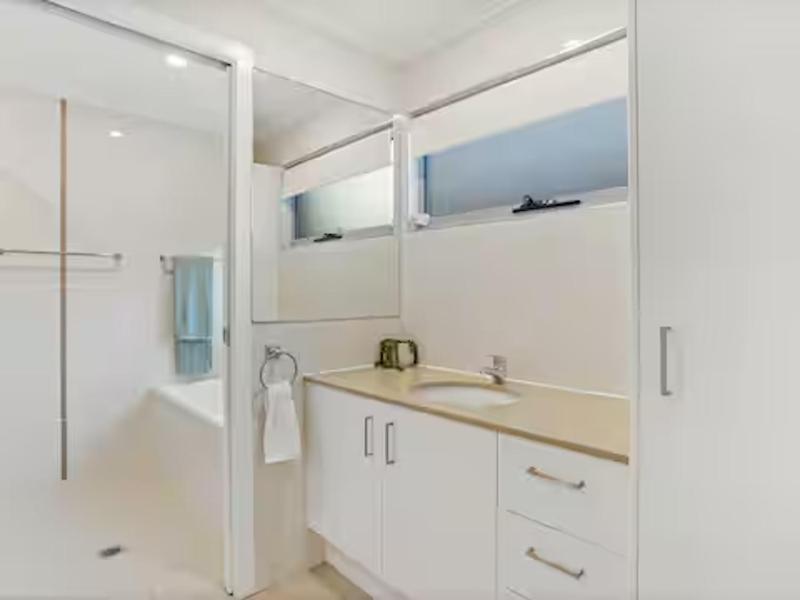 Villa Luxe Miami Heated Pool 5 min walk to beach - image 6