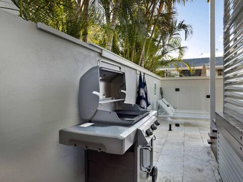 Villa Luxe Miami Heated Pool 5 min walk to beach - image 13