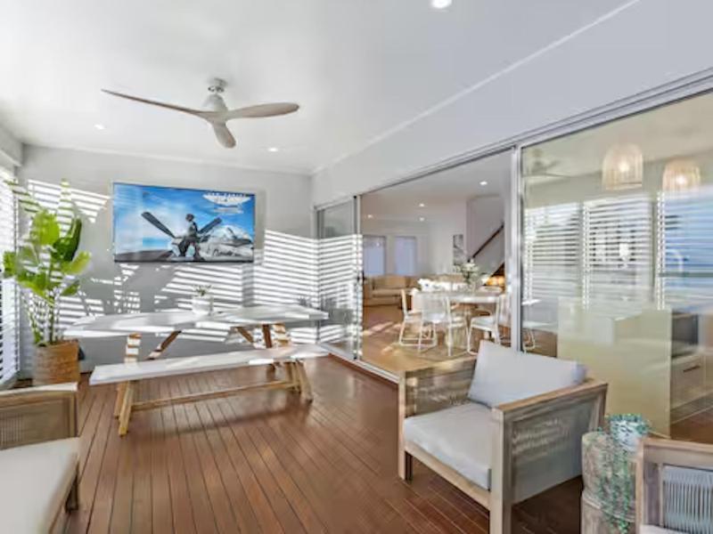 Villa Luxe Miami Heated Pool 5 min walk to beach - image 3