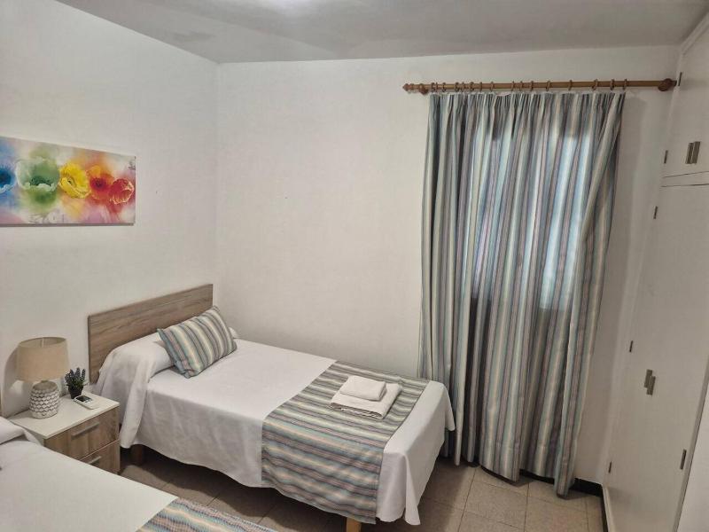 Villa familiar con piscina privada en Calan Blanes - image 17