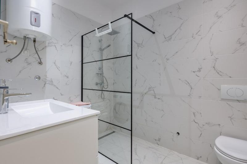 4-Bedroom City Apartment Anna - Happy Rentals - image 8