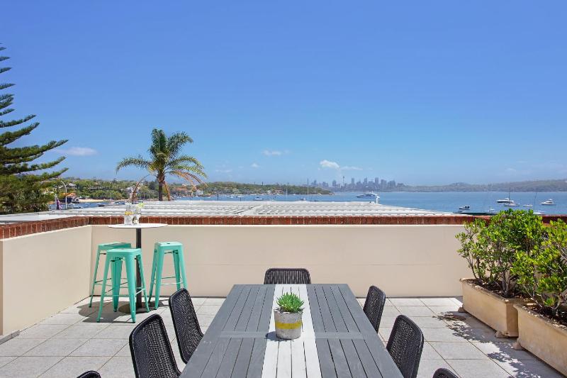 King Suite with Terrace and Harbour View image 4