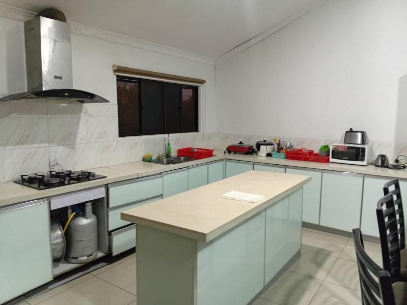Large 4 Bedroom 8 Bed Villa in Sonaisali Rd Nadi - image 4