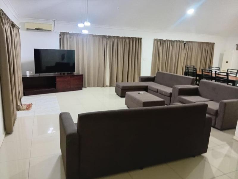 Large 4 Bedroom 8 Bed Villa in Sonaisali Rd Nadi - image 16