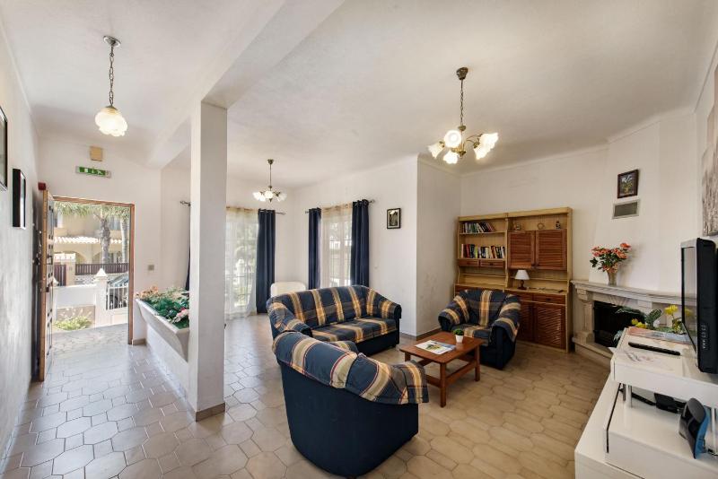 A Fantastic Place for Families Hilton Hotel are and close to amenities - image 2