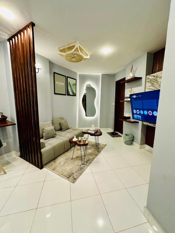 Luxury Studio Apartment - image 9