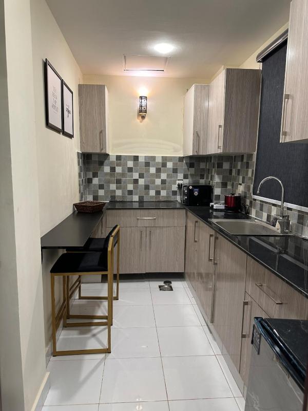 Luxury Studio Apartment - image 8