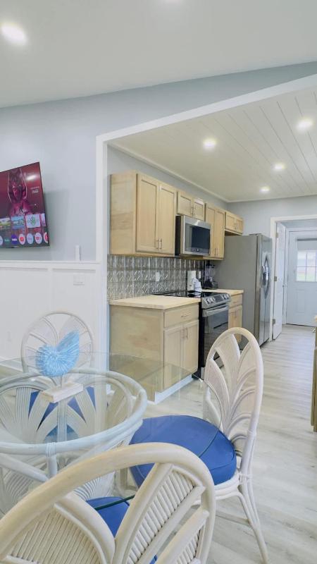 Bright & airy 2BR 2BA beach retreat A - image 32