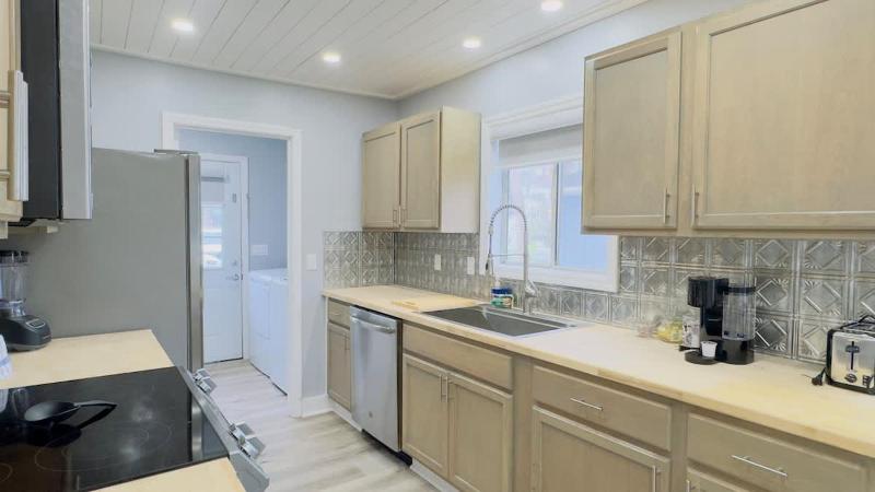Bright & airy 2BR 2BA beach retreat A - image 6