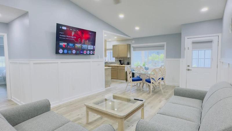 Bright & airy 2BR 2BA beach retreat A - image 15